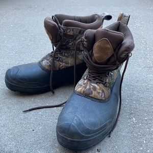 Size 9 insulated boot. Like new